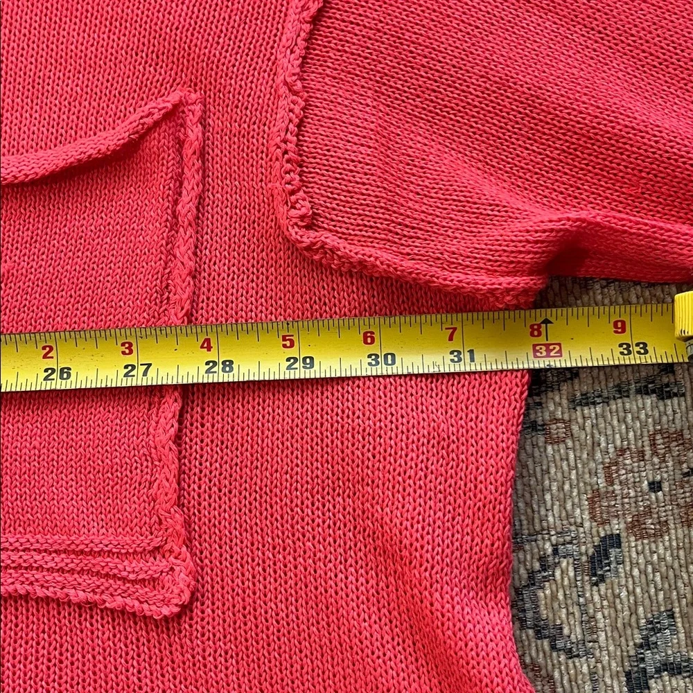 Easel woman’s sweater size 1X. Shredded